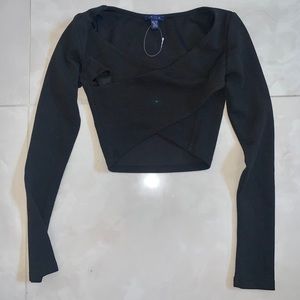 Black long sleeve crop top